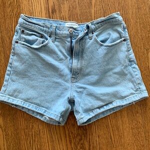 Abercrombie High Rise 4” Mom Short